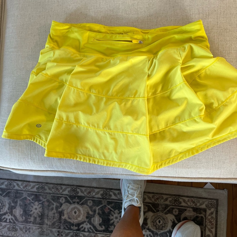Lululemon yellow skort - back pocket , excellent condition